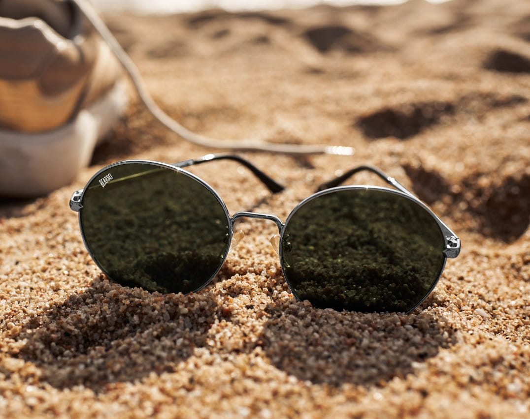 Beardo Mobster Sunglasses-Gun Metal UV-Pro – formula and texture close-up